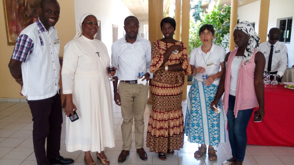 Membres et partenaires de l'ACNV-RDC lors d'une réception