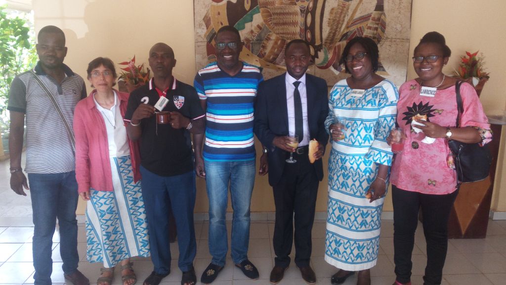 Groupe élargi de membres de l'ACNV-RDC lors d'une rencontre